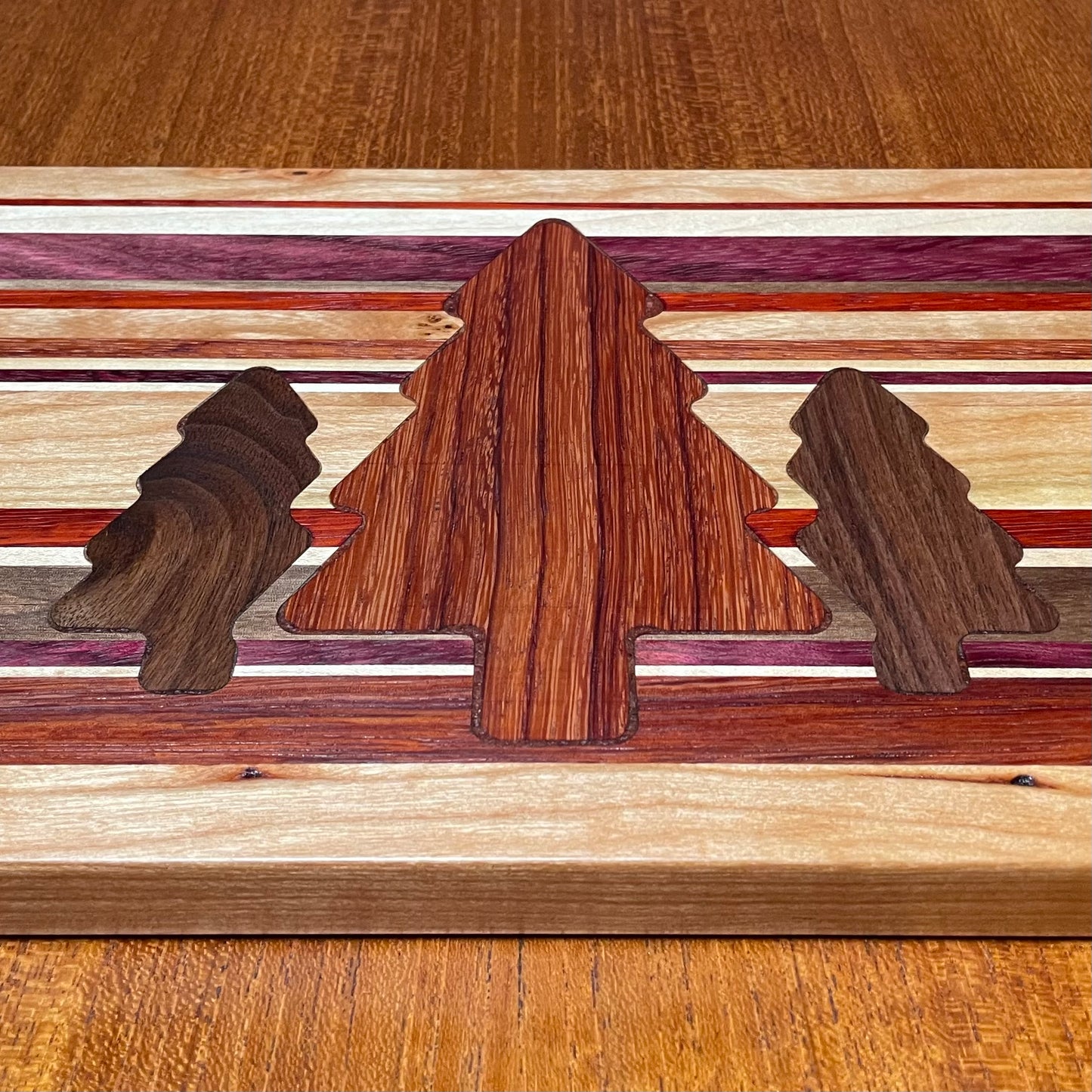 Cutting Board  - Edge Grain With Tree Inlay